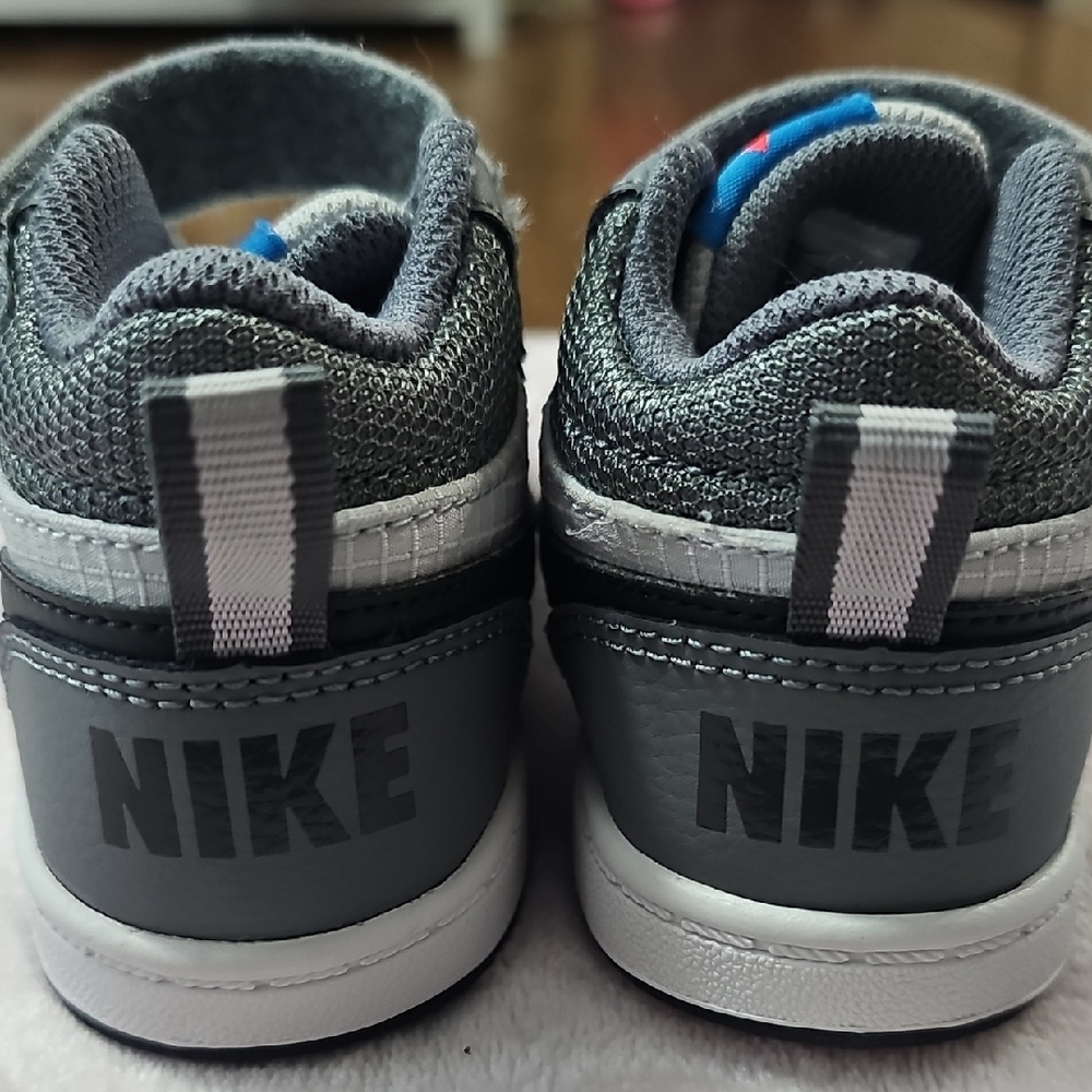 Nike Gray and Black Sneakers with Velcro Closure - Picture 6 of 8